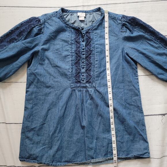 Chico's Size 0 US 4/6 Embroidered Chambray 3/4 Sleeve Peasant Top Blouse Mature - Picture 6 of 10